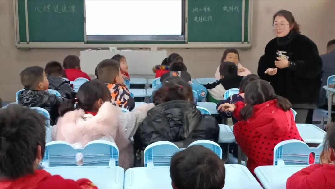 漣水縣義興中心小學開展首屆心育節(jié)(圖11) 漣水縣義興中心小學開展首屆心育節(jié)(圖11)