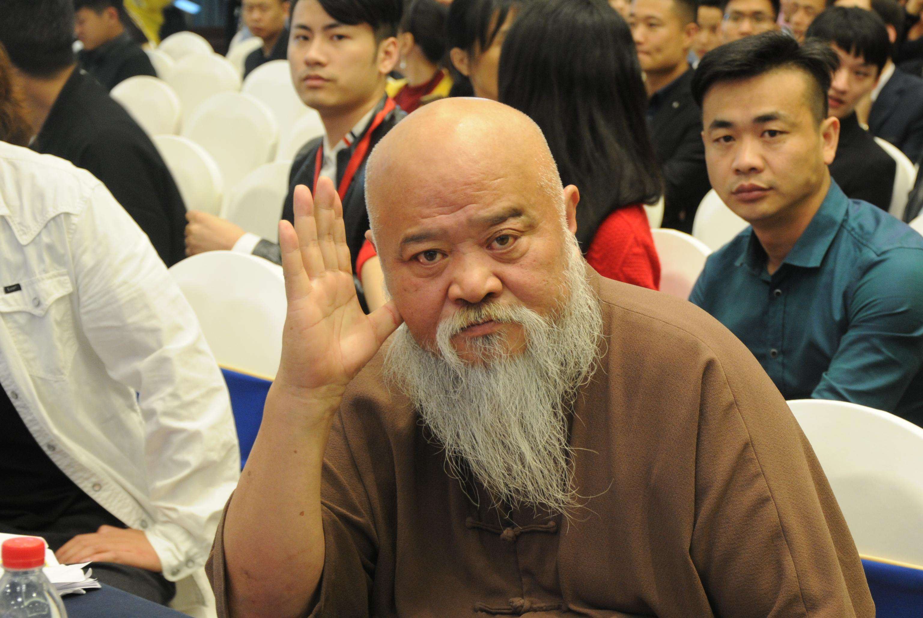 与妻子恋爱不到1天就结婚,因长相意外参加艺考,李琦到底有多牛