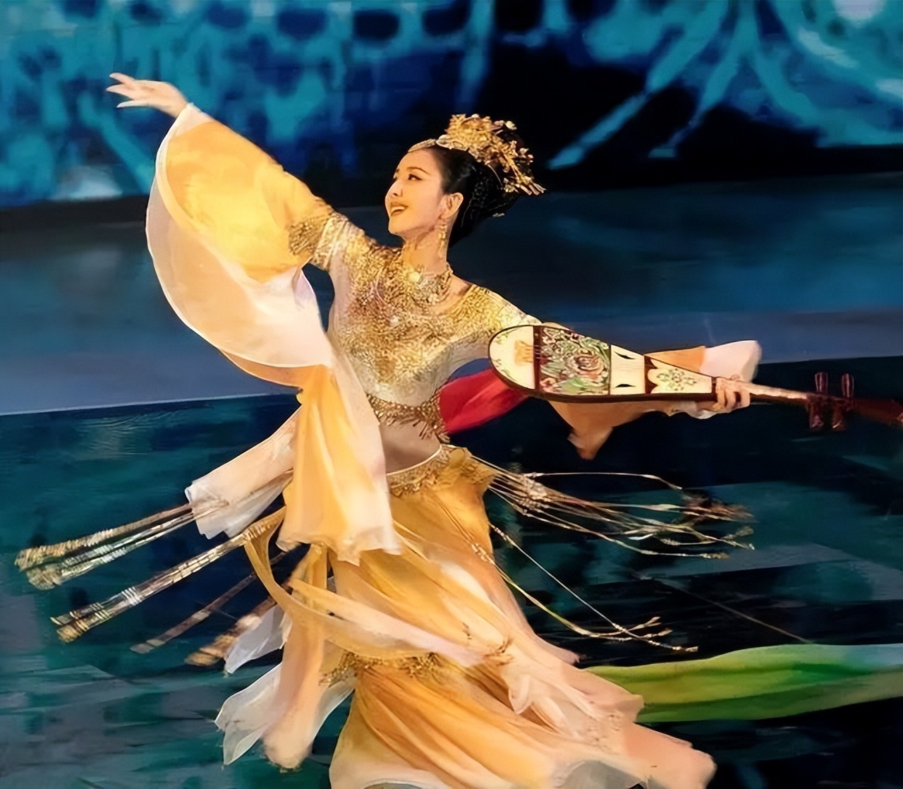 新疆舞美女明星新疆舞蹈演员女