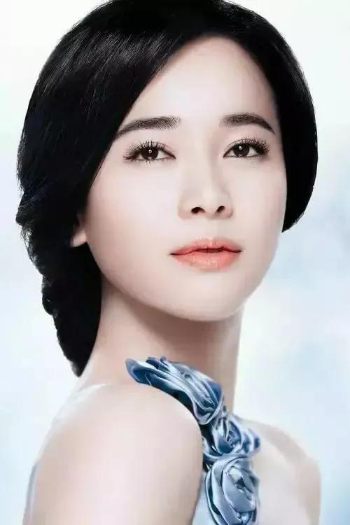 请欣赏20位女明星清纯唯美的高清美照