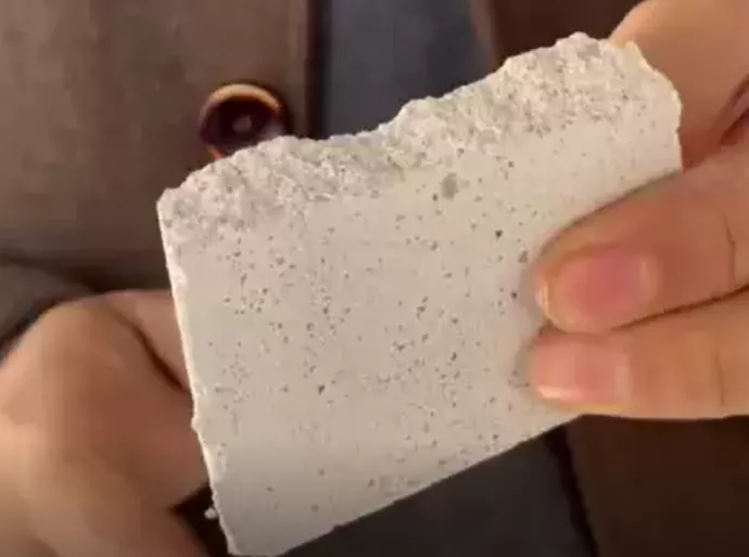 墙面反碱的原因是什么？如何处理？