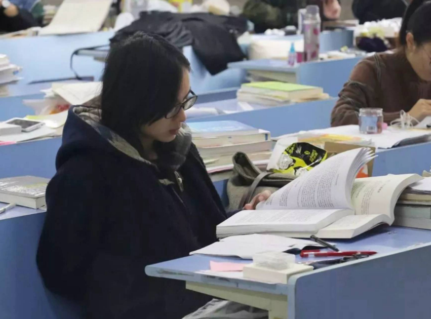 学硕和专硕的差距明显，上岸后才发现，怪不得有些人研二就后悔了