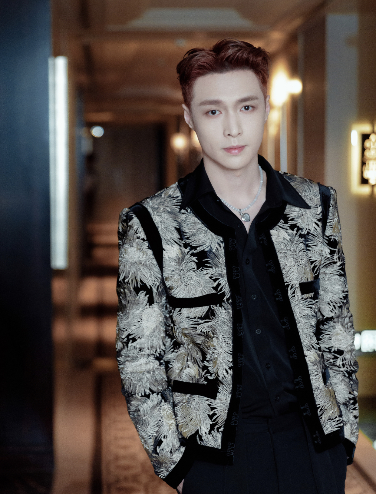 徐峰立是谁个人资料简介张艺兴选妃事件纯属无稽之谈工作室辟谣