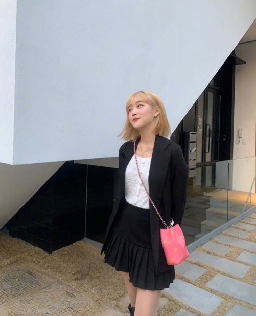 ins短发博主jeannnkang甜美的颜 日常穿搭也是个性又俏皮