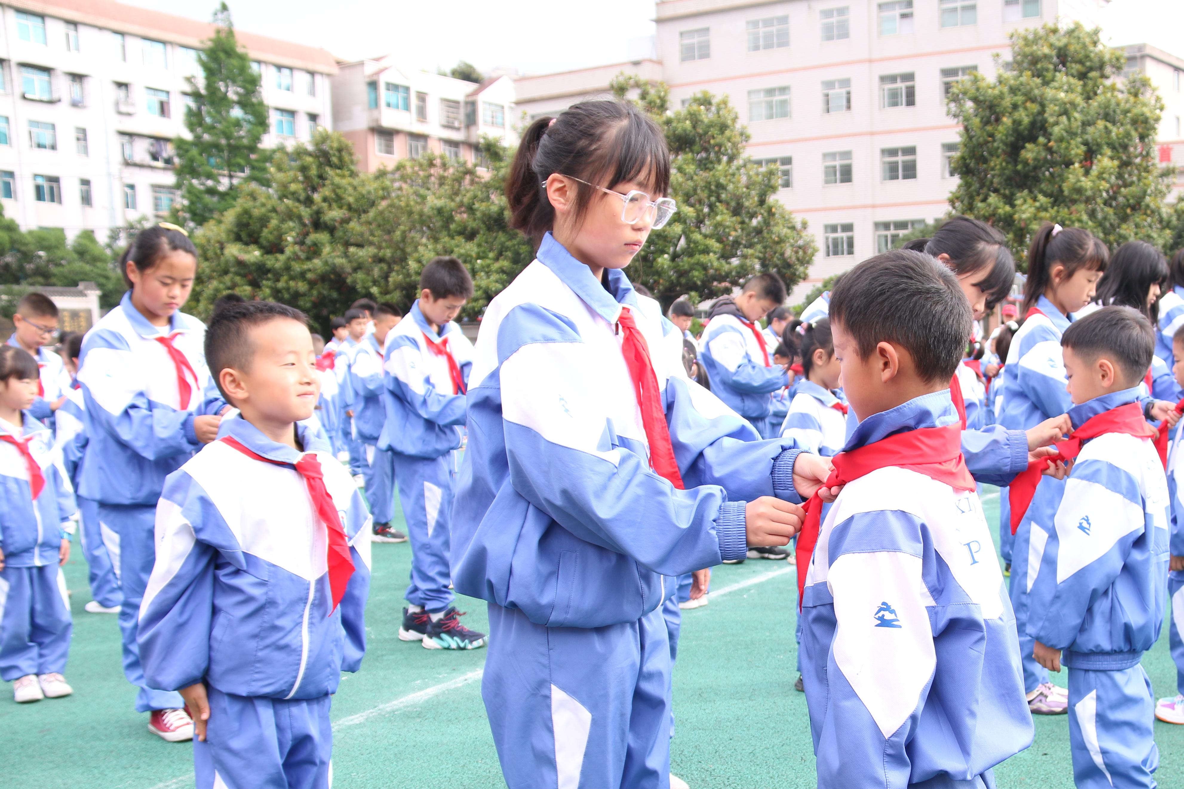 六盘水市实验小学袁野图片