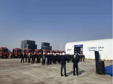 助力智慧运输，30台中国重汽豪沃TX电动集卡牵引车交车