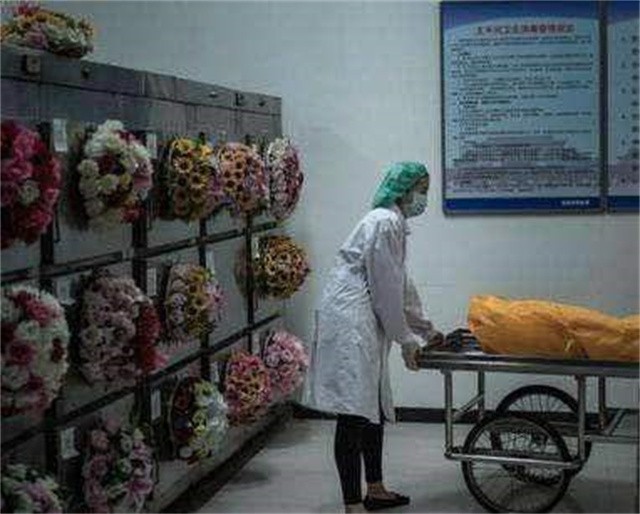 火葬场搬尸工：即使搬运高层住户，也要走楼梯，全程不敢停歇