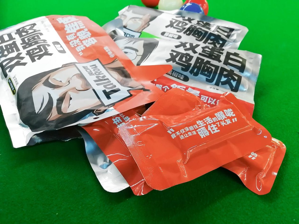 大口吃肉，也有八块腹肌，健身教练都这么吃