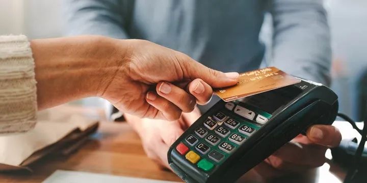 12 年后，iPhone 终于「变成」了 POS 机