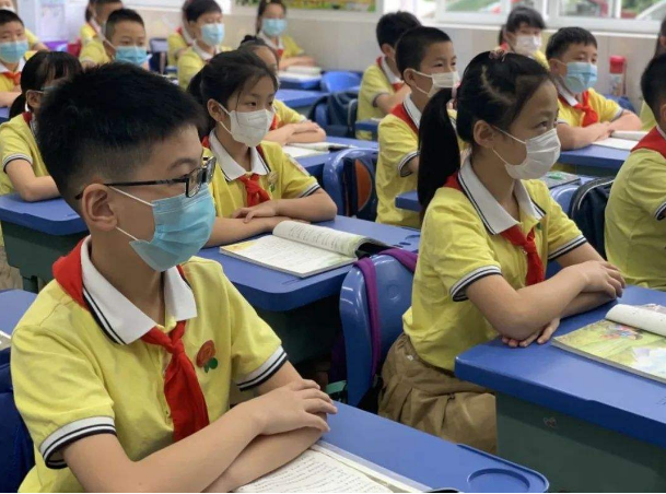 小学生“检讨书”火了，看似真诚反思却藏着小秘密，网友：想挨打