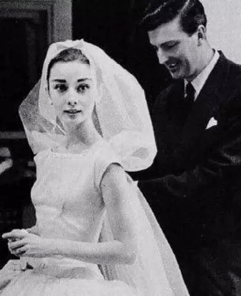 纪梵希和赫本的故事200字 _飞翔号