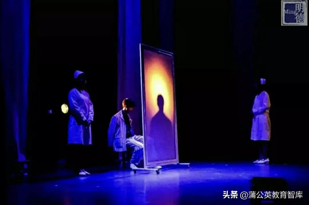 王铮去职引发全网热议，北大附中这些年都做了什么？