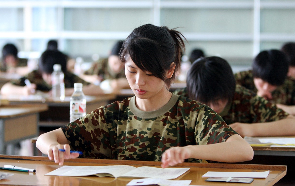 专科生保留学籍，参军入伍在部队考士官学校怎么样？