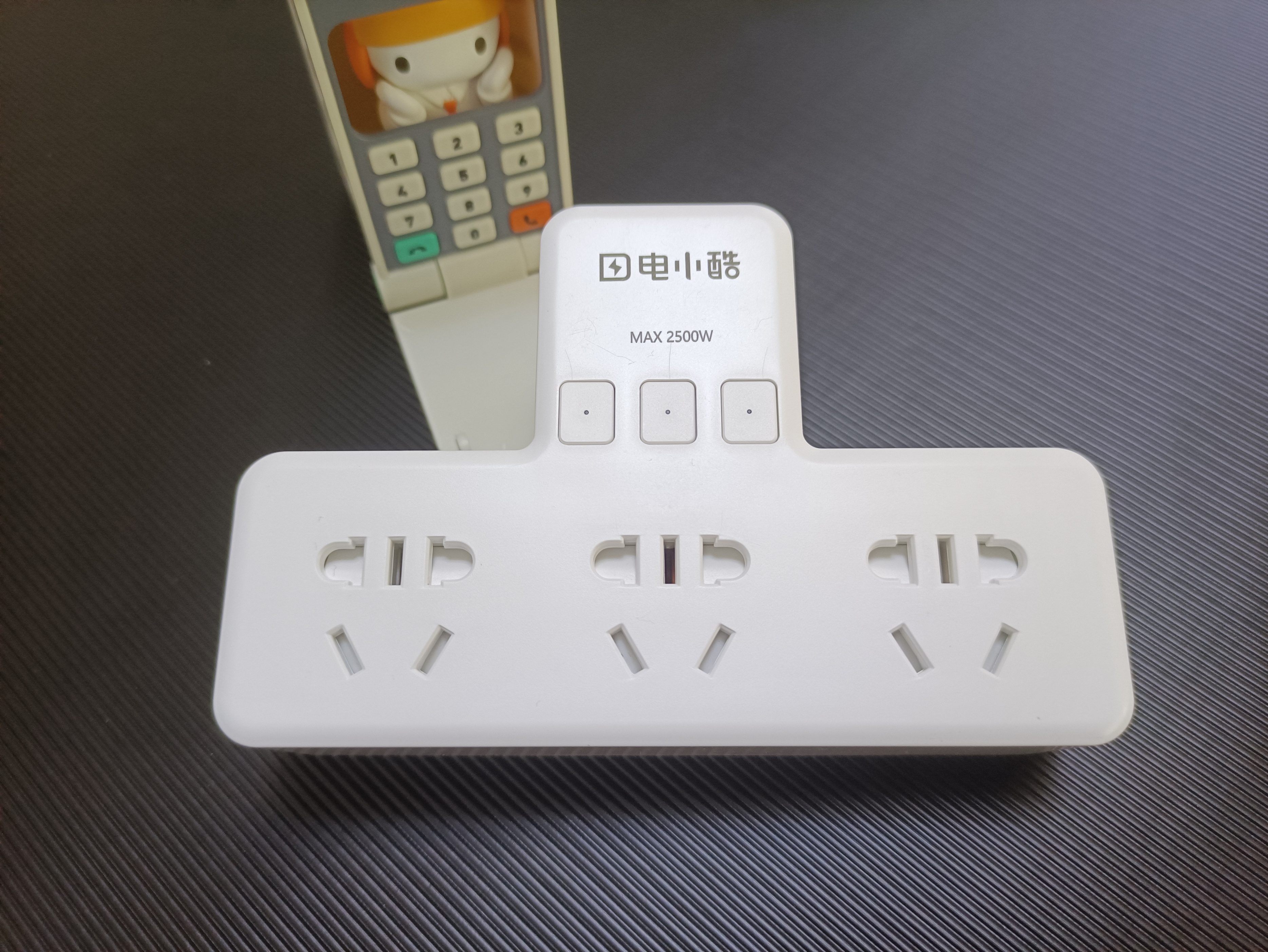 支持智能分控、语音控制，电小酷一转三智能插座开箱体验