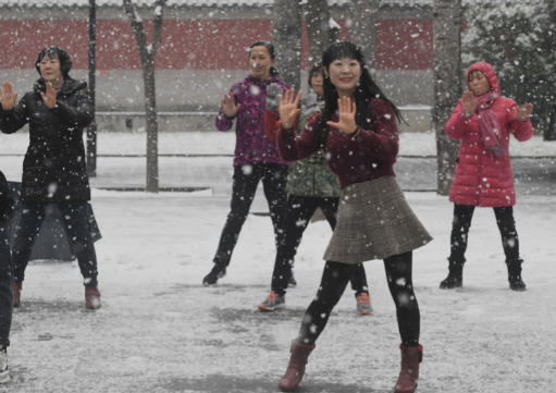 马华：中国首位健美操明星，90年代火遍全国，为何41岁英年早逝？