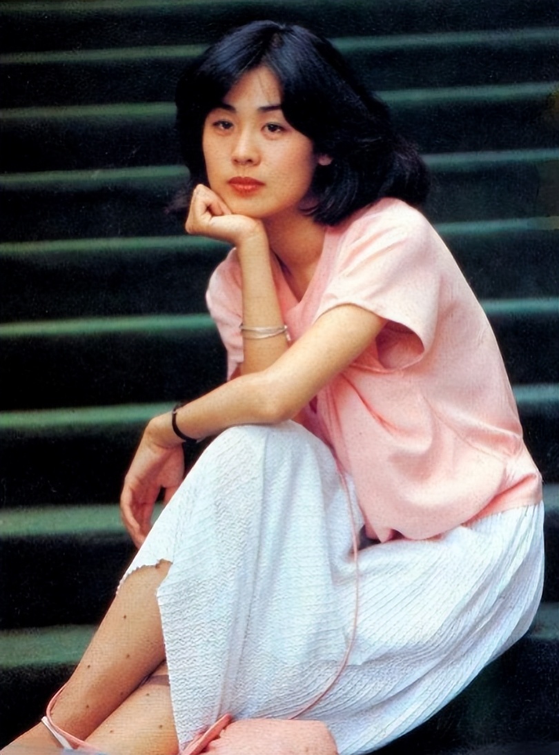 丛珊：19岁演女主，20岁火遍全国却遭排挤，如今60岁过得怎样？