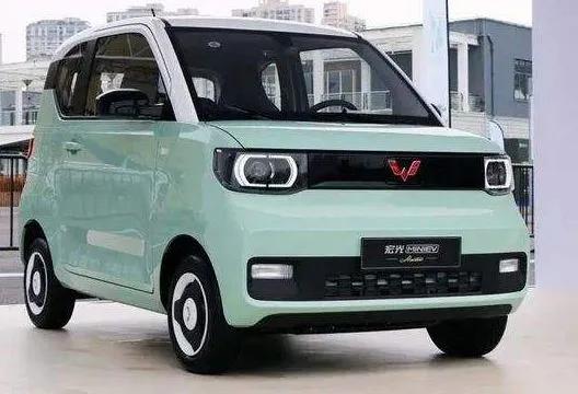 4万元代步小车,五菱宏光mini,路窄人多,停车难?不怕