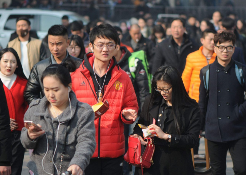 “不想放假”，大学生含泪吐槽的背后，原因让家长沉默不语