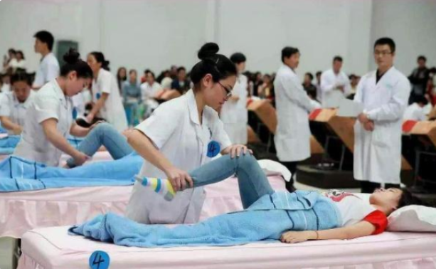 医学类专业就业前景排名，临床医学地位下降，护理学仅排第8