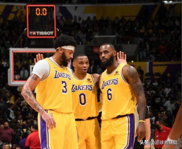 nba打轰的球员有哪些(8战轰进28记三分！湖人版汤普森三分神准 有望成詹皇冲冠带刀侍卫)