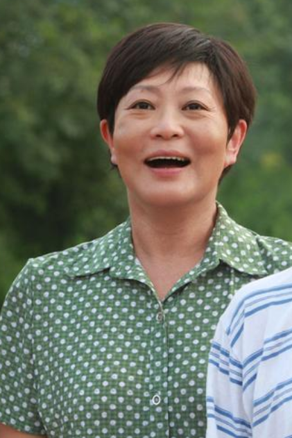 杨蕾和戴志诚离婚18年了,他们的生活相差太大