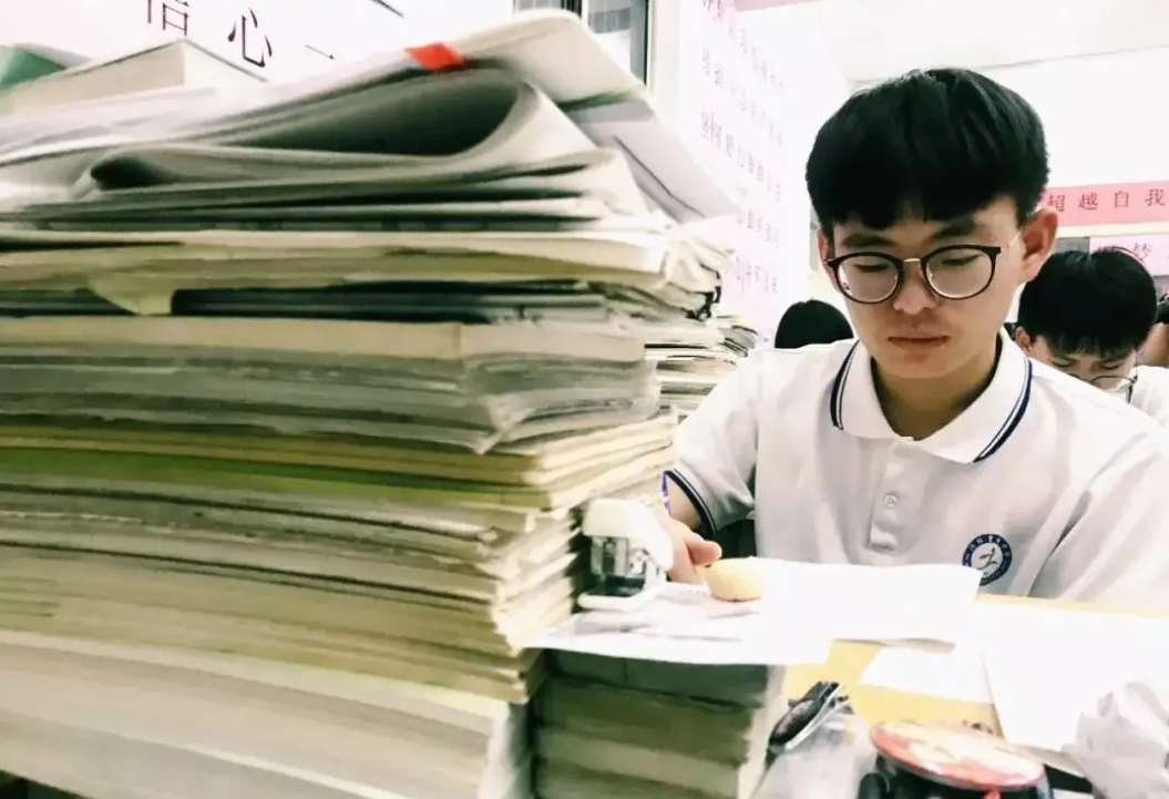 2022高考将延后一个月？上海已经发布通知，7月7日开始考第一科