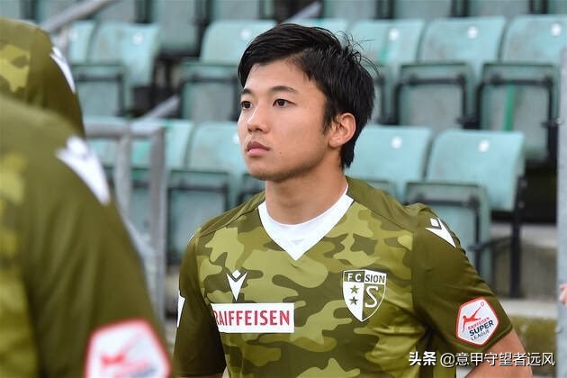 柿谷曜一朗巴塞尔(日本U21中卫登陆瑞士成李磊队友 国产年轻后卫谁能旅欧？朱辰杰？)