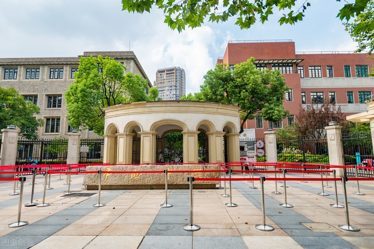 这4所大学，虽然学费高，但能为学生提供的资源极多，物超所值