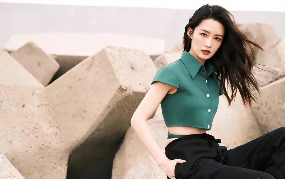 李沁：清纯甜美，优雅灵动，温婉迷人