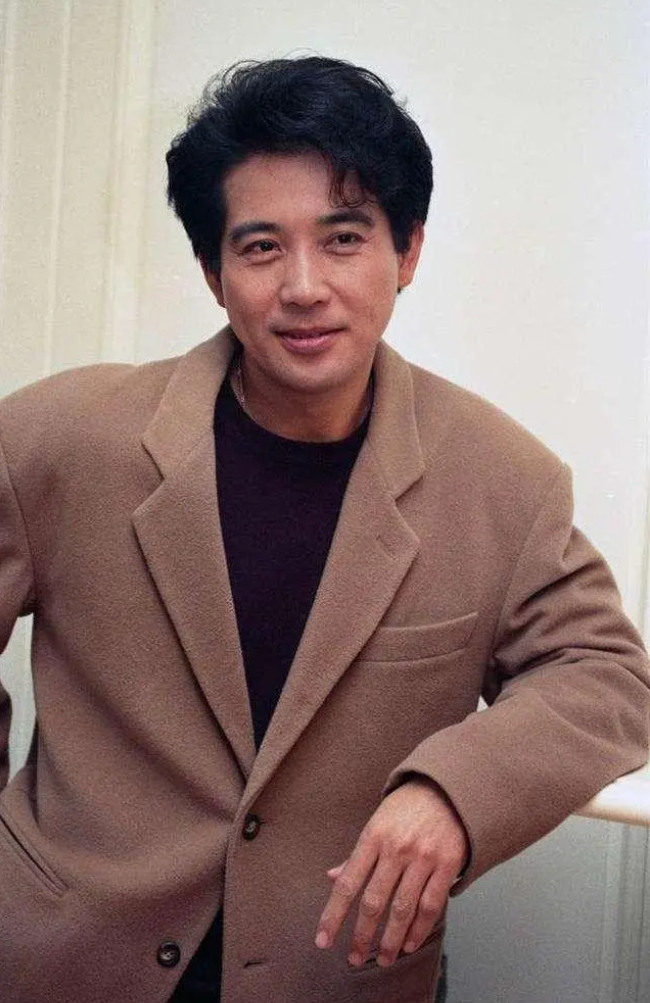 琼瑶男郎今昔颜值大PK：有人年过60依旧帅气，有人发福成“奶奶”