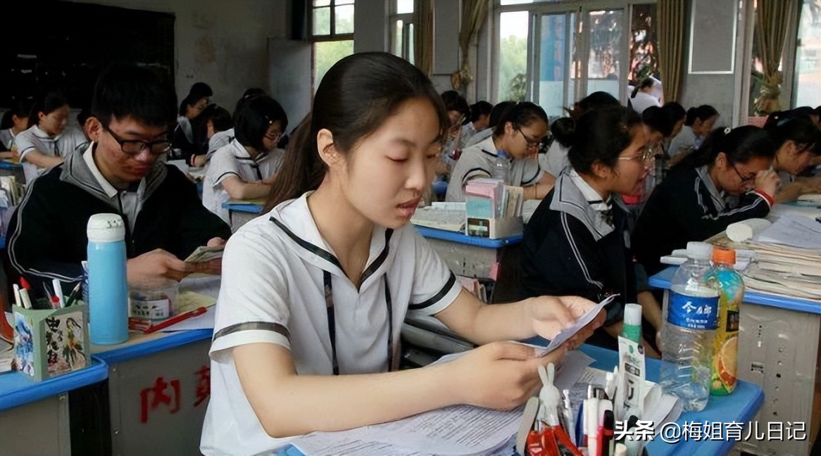 选科目有门道，2022新高考物理化被“捆绑”，有门学科成“鸡肋”