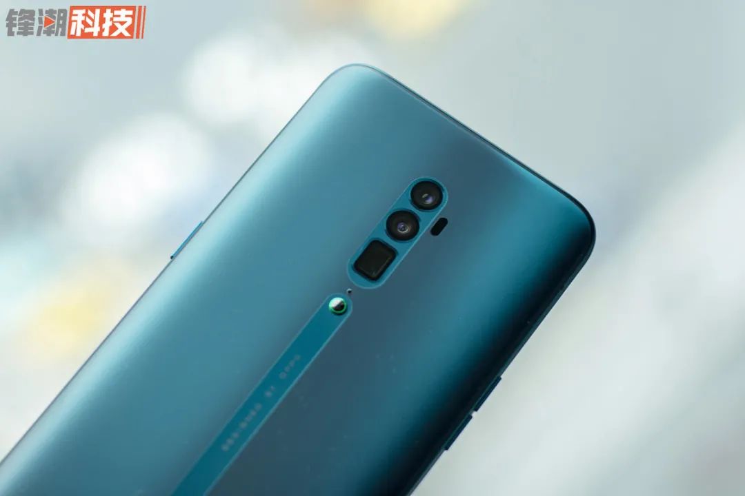 手机里面根本没有这个大块头的容身之地，但是这一次，不太一样了