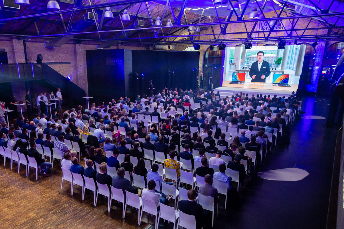 华为欧洲发布会超有创意！外媒争相报道MateBook 16s等PC新品