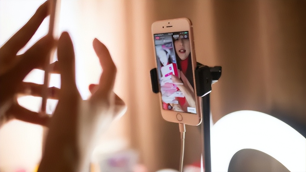 11位网红的收入，有人一分钟50万，有人年入30亿，19岁存款8位数