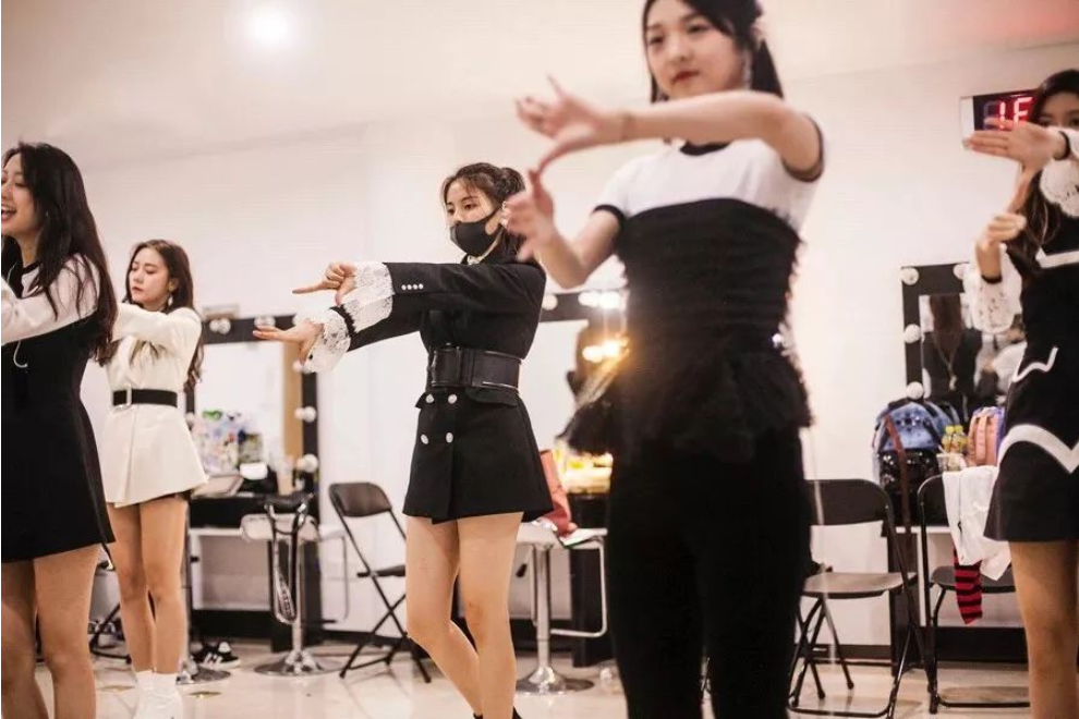 从打工妹到女明星，杨超越的走红，打脸了多少强捧不红的二代们？
