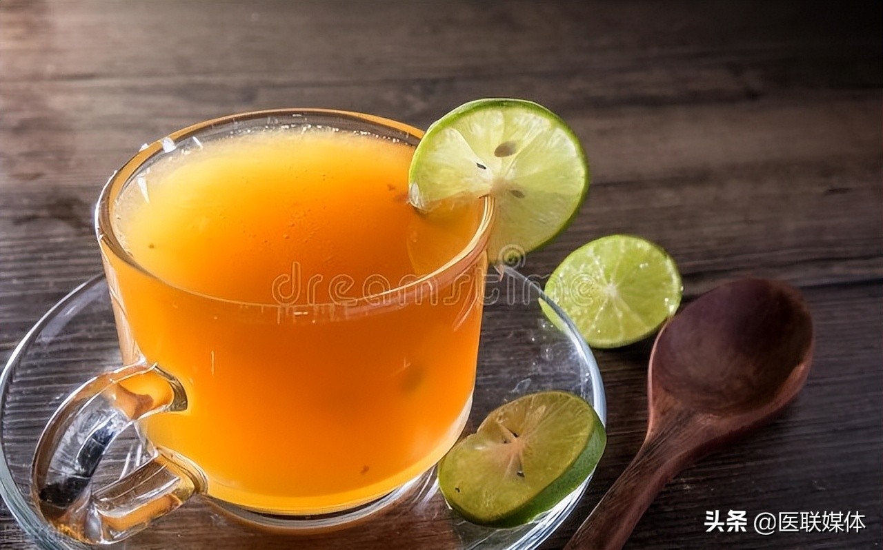 蜂蜜水到底是早上喝好，还是晚上喝好？建议您选用温开水泡