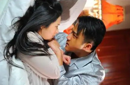 “娱乐圈大嘴巴”喜欢豪门的颖儿，为何选择爱的卑微的付辛博