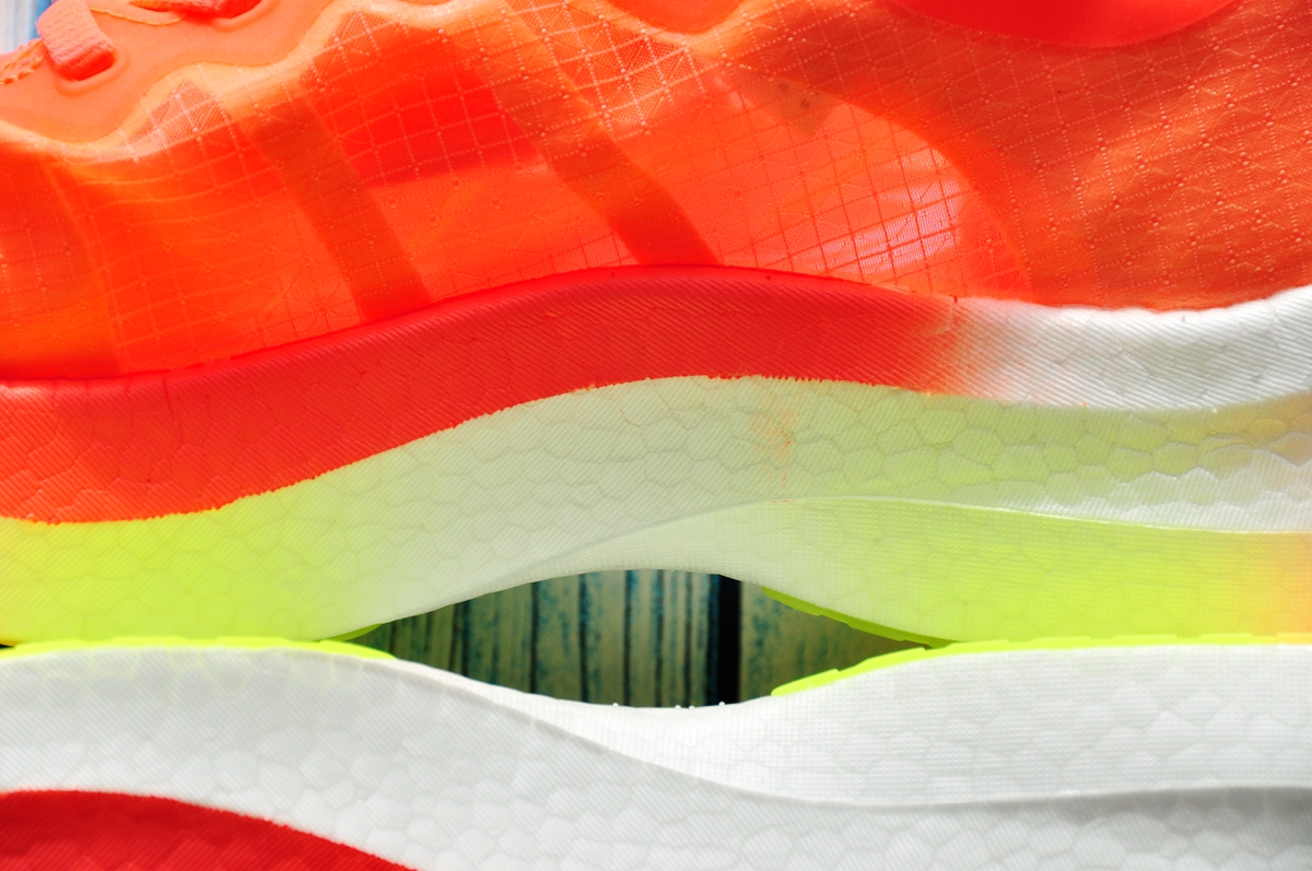 咕咚全掌碳板跑鞋42K，让“造风者”尽情去RUN