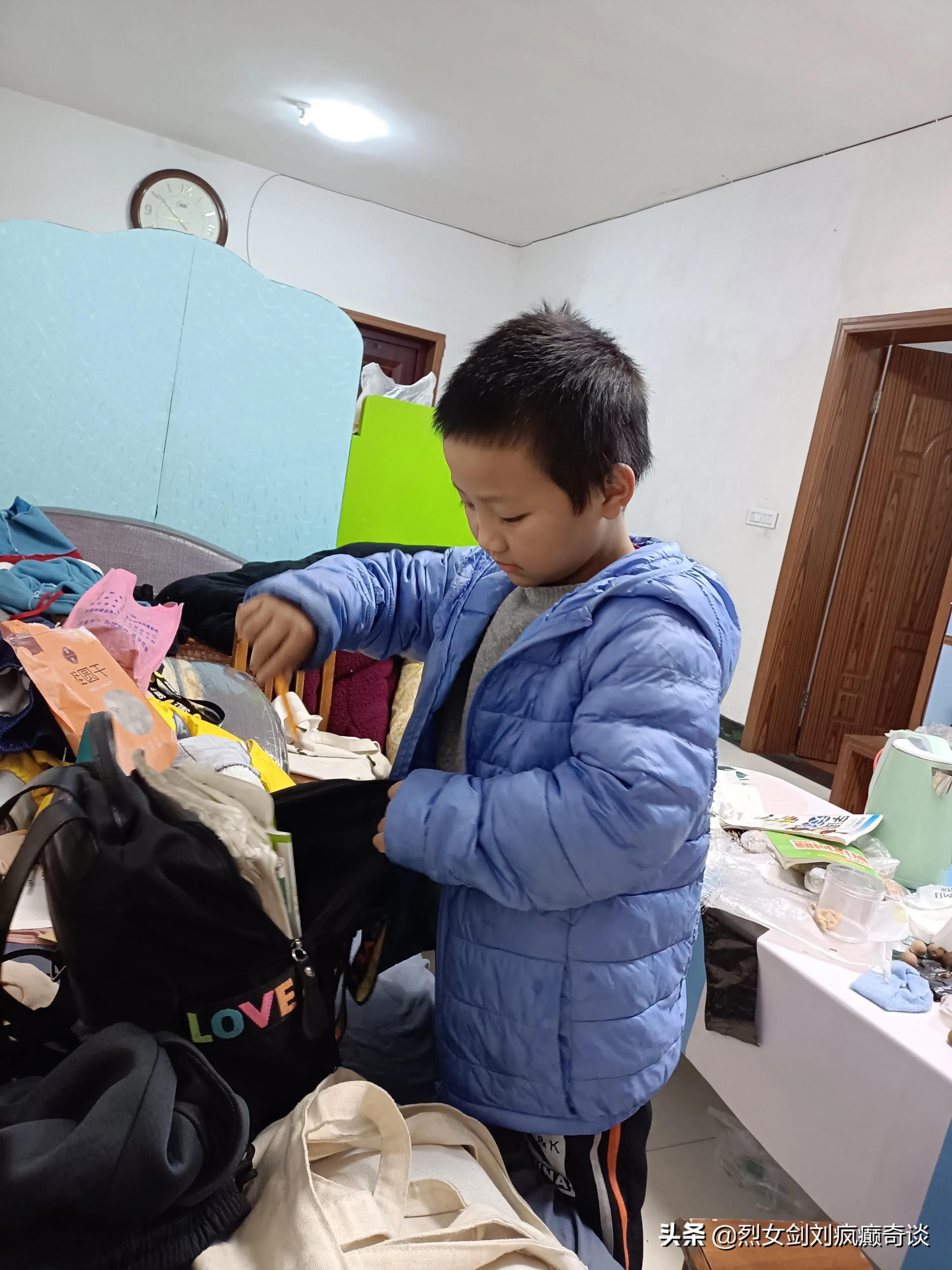 收留大小娃,给洗澡吹头发剪指甲掏耳朵,换上干净衣服焕然一新