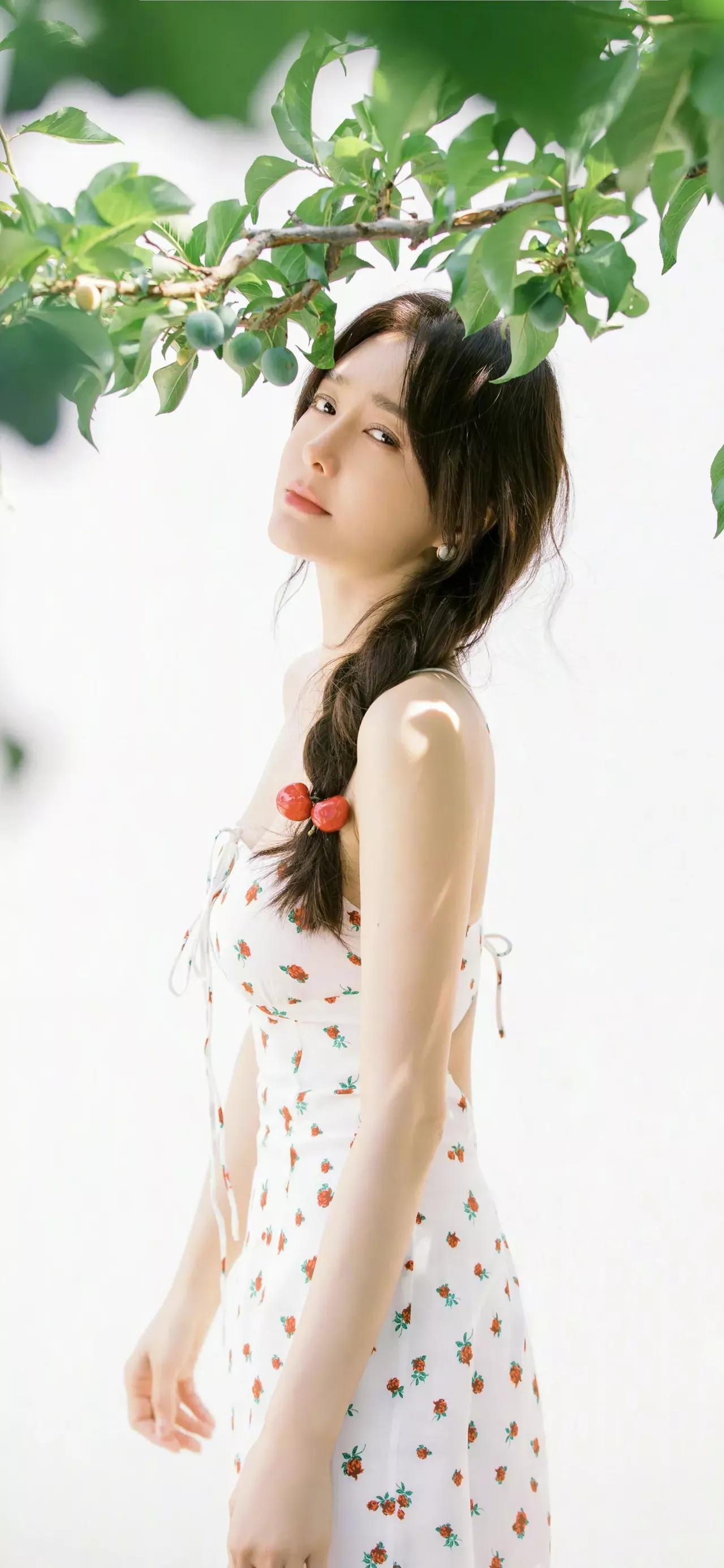 秦岚：气质婉约，温婉大方，魅力四射