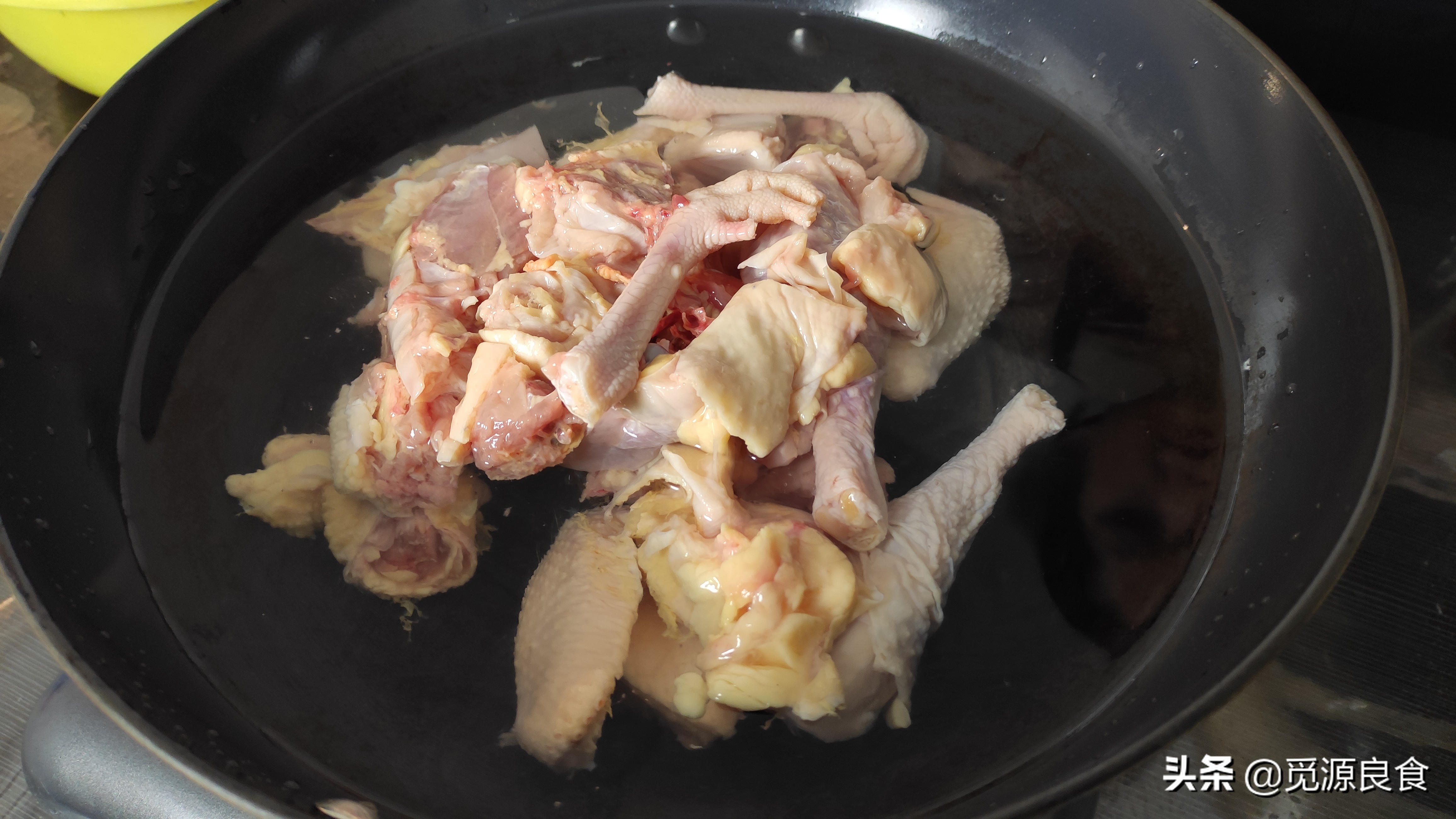 春季做菜，这样炖鸡汤好吃，牢记“3不放5窍门”，鸡汤有特色汤鲜