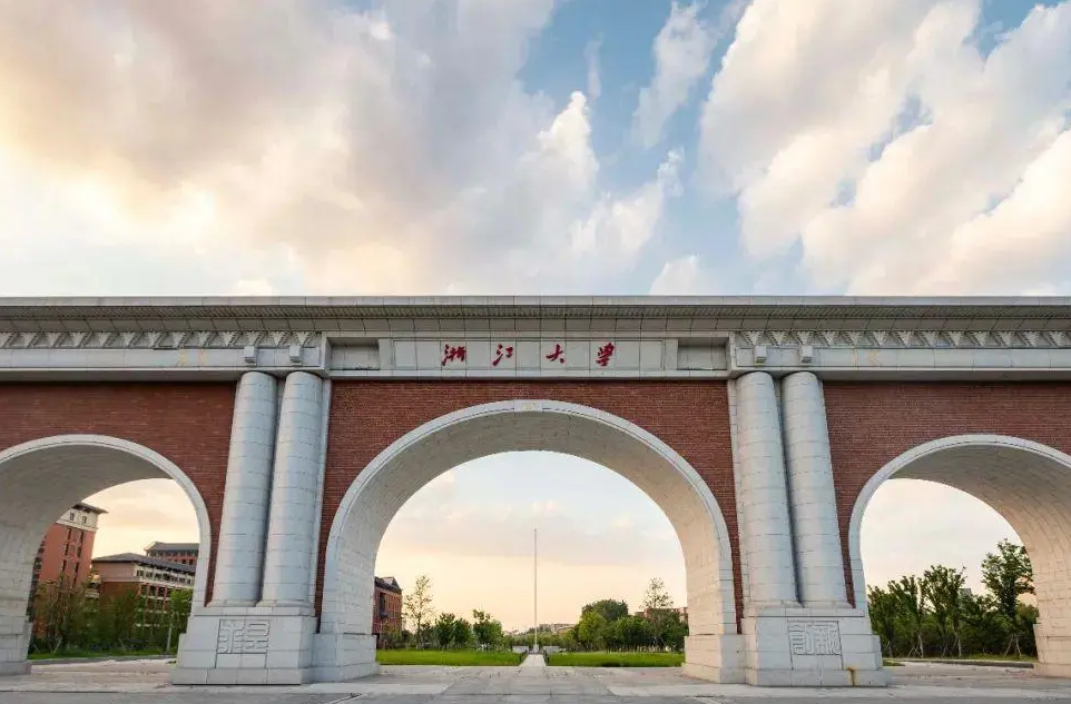 “211高校”排名已更新，清华大学无缘榜首，浙大逆袭成“黑马”