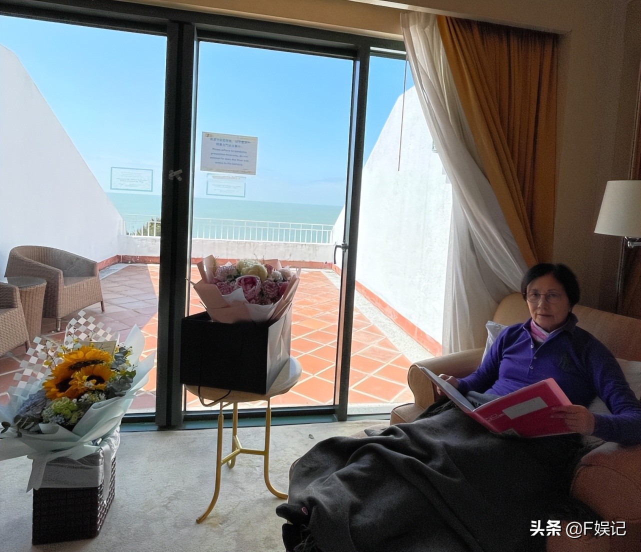 汪明荃曝与罗家英分隔两地会挂念 出差期间每天都和老公通电话