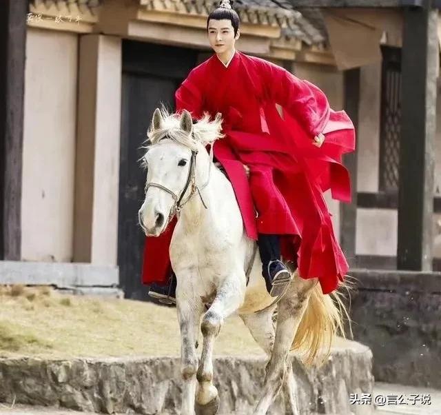 穿红衣古装帅成神的7位男星，有人气质冷艳，有人被请求焊在身上
