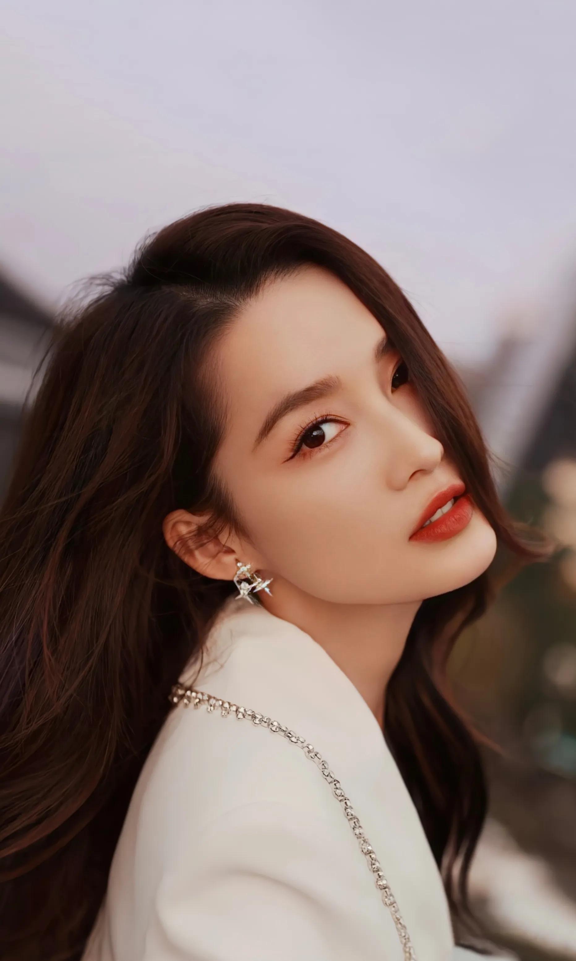 李沁原图画质增强版美图分享