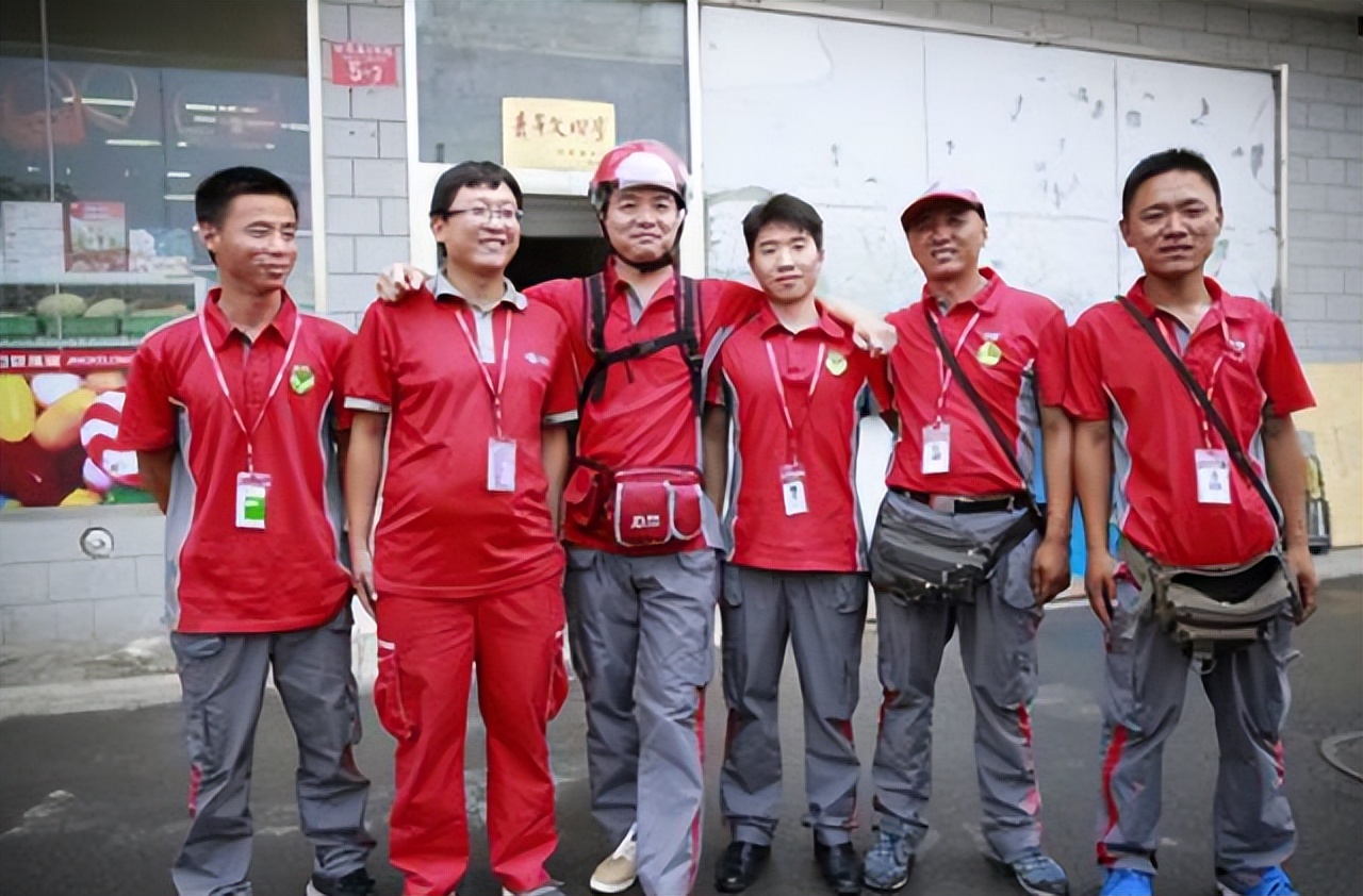 京东001号快递员金宜财：死心塌地送快递12年，刘强东给了他什么