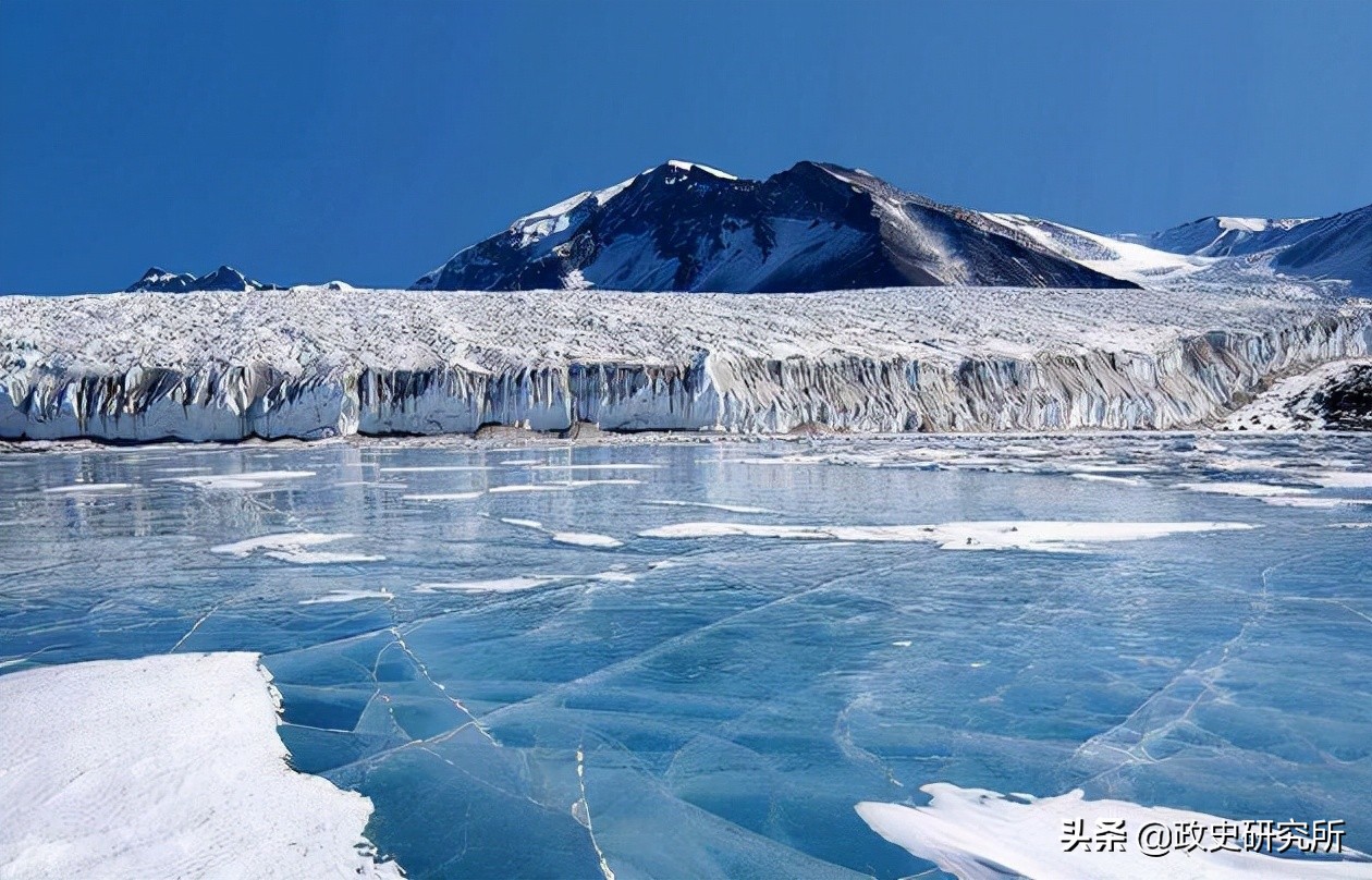早在17世纪,俄国的"土地开拓者"便穿越白令海峡发现了阿拉斯加,并在