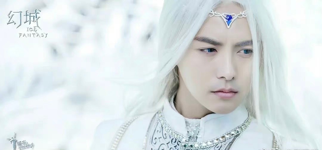 同样是演“白发美男”，有人一眼万年，有人像顶了一头枯草