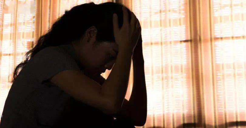 开学摸底考试，孩子害怕考不好，不愿意上学，怎么办？