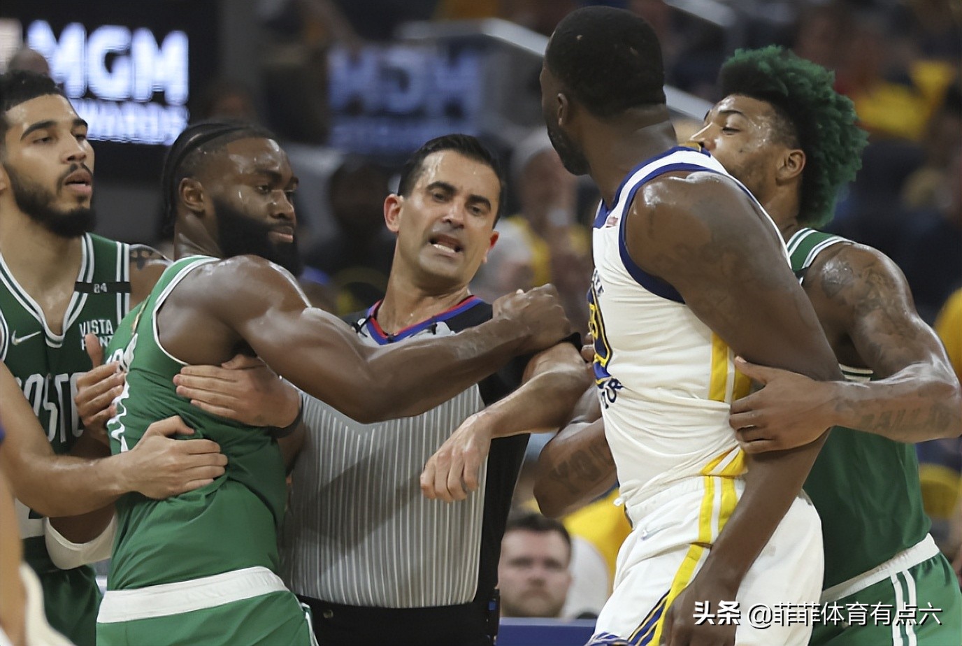 格林为什么能立足nba(兑现诺言！格林9 5 7仍有大作用，难怪库里这么喜欢他)